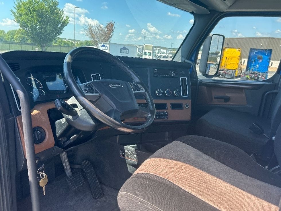Day Cab Tractor-Heavy Duty Tractors-Freightliner-2020-T12642ST-Evansville-IN-443,480\n\t\tmiles-$ 36,500 - Image 10