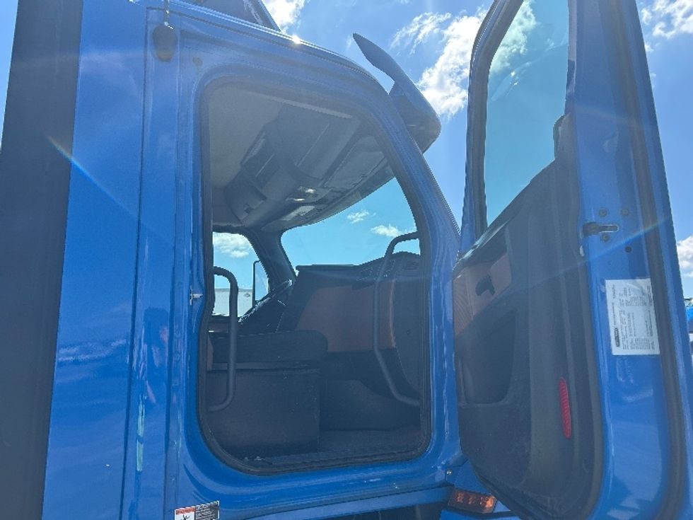 Day Cab Tractor-Heavy Duty Tractors-Freightliner-2020-T12642ST-Evansville-IN-443,480\n\t\tmiles-$ 36,500 - Image 12