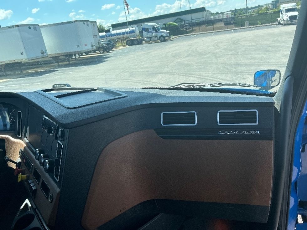 Day Cab Tractor-Heavy Duty Tractors-Freightliner-2020-T12642ST-Evansville-IN-443,480\n\t\tmiles-$ 36,500 - Image 13