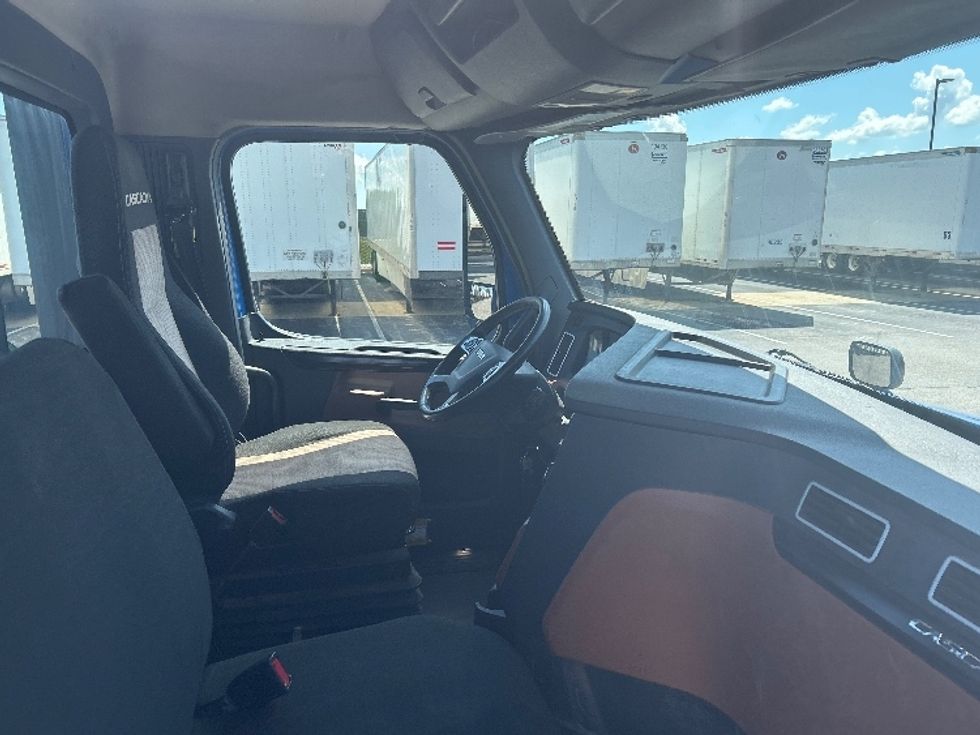 Day Cab Tractor-Heavy Duty Tractors-Freightliner-2020-T12642ST-Evansville-IN-443,480\n\t\tmiles-$ 36,500 - Image 14