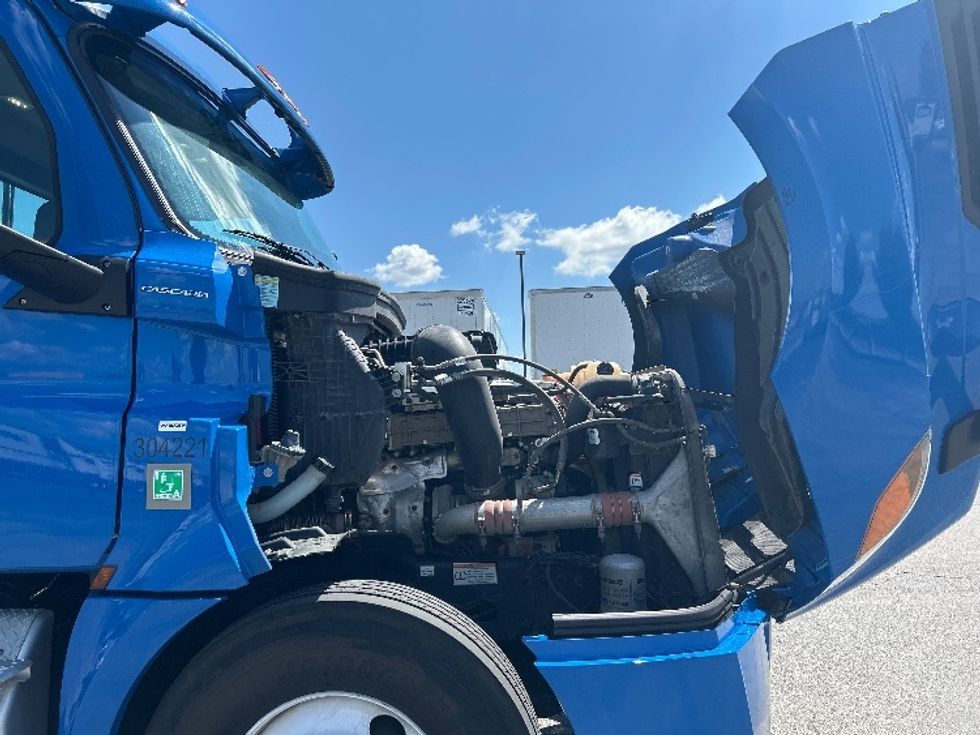 Day Cab Tractor-Heavy Duty Tractors-Freightliner-2020-T12642ST-Evansville-IN-443,480\n\t\tmiles-$ 36,500 - Image 15