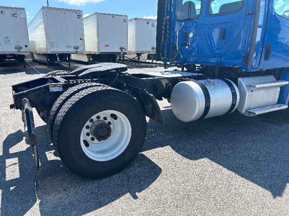 Day Cab Tractor-Heavy Duty Tractors-Freightliner-2020-T12642ST-Evansville-IN-443,480\n\t\tmiles-$ 36,500 - Image 17