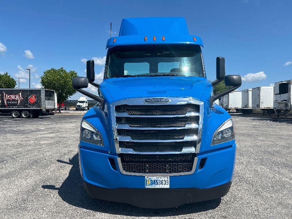 Day Cab Tractor-Heavy Duty Tractors-Freightliner-2020-T12642ST-Evansville-IN-443,480\n\t\tmiles-$ 36,500 - Image 2