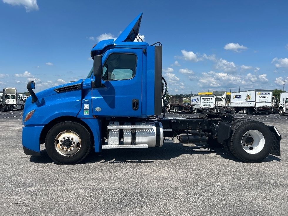 Day Cab Tractor-Heavy Duty Tractors-Freightliner-2020-T12642ST-Evansville-IN-443,480\n\t\tmiles-$ 36,500 - Image 4