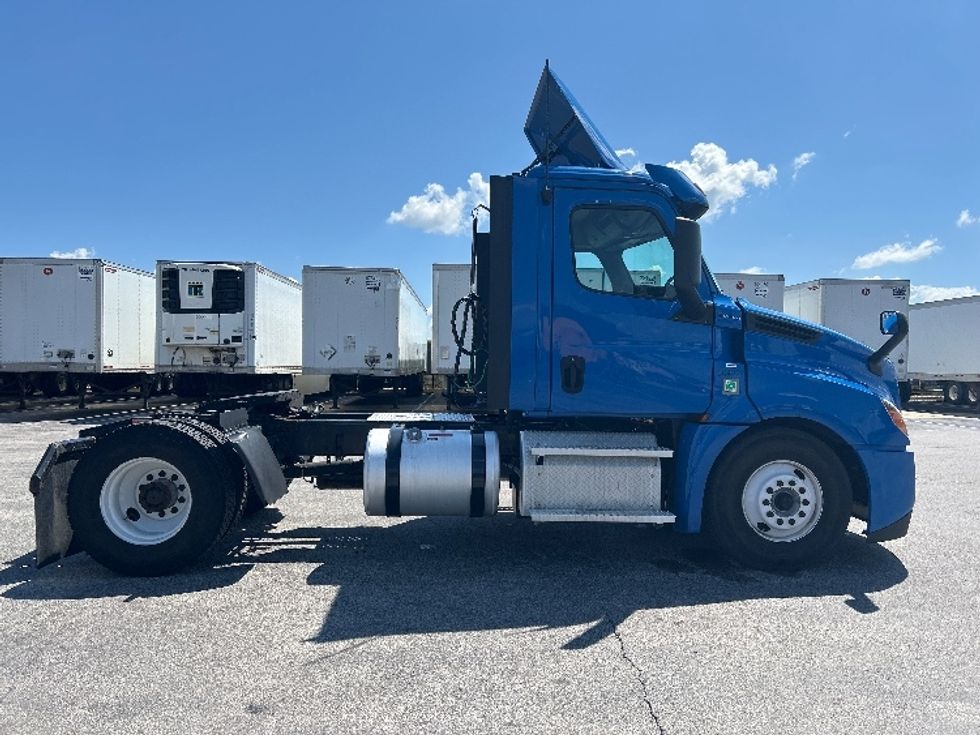 Day Cab Tractor-Heavy Duty Tractors-Freightliner-2020-T12642ST-Evansville-IN-443,480\n\t\tmiles-$ 36,500 - Image 8