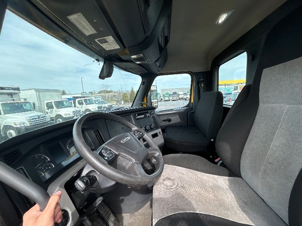 Day Cab Tractor-Heavy Duty Tractors-Freightliner-2020-T12642ST-Fitchburg-MA-354,920\n\t\tmiles-$ 38,500 - Image 10