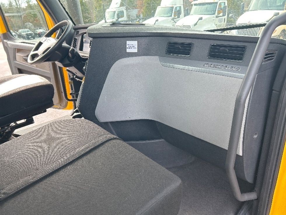 Day Cab Tractor-Heavy Duty Tractors-Freightliner-2020-T12642ST-Fitchburg-MA-354,920\n\t\tmiles-$ 38,500 - Image 13