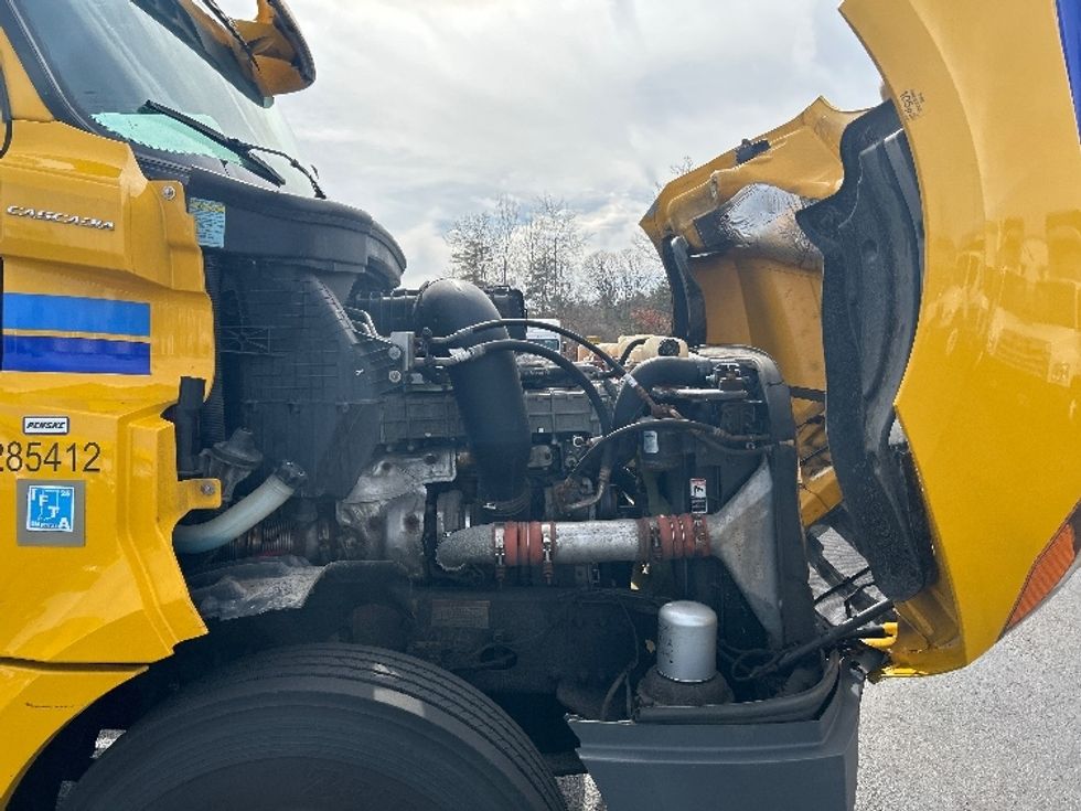 Day Cab Tractor-Heavy Duty Tractors-Freightliner-2020-T12642ST-Fitchburg-MA-354,920\n\t\tmiles-$ 38,500 - Image 15