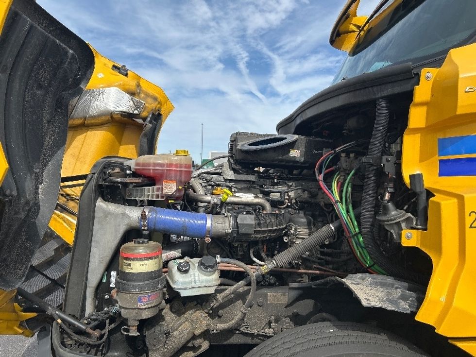 Day Cab Tractor-Heavy Duty Tractors-Freightliner-2020-T12642ST-Fitchburg-MA-354,920\n\t\tmiles-$ 38,500 - Image 16