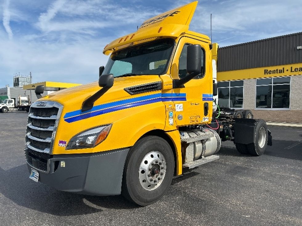Day Cab Tractor-Heavy Duty Tractors-Freightliner-2020-T12642ST-Fitchburg-MA-354,920\n\t\tmiles-$ 38,500 - Image 3