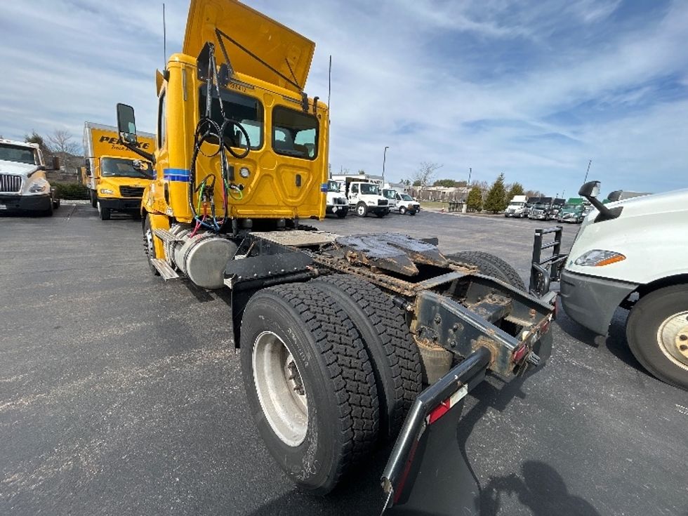 Day Cab Tractor-Heavy Duty Tractors-Freightliner-2020-T12642ST-Fitchburg-MA-354,920\n\t\tmiles-$ 38,500 - Image 5