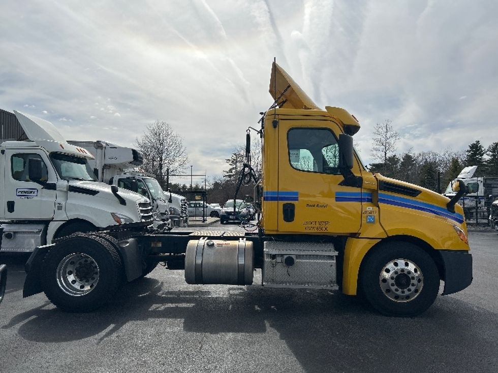Day Cab Tractor-Heavy Duty Tractors-Freightliner-2020-T12642ST-Fitchburg-MA-354,920\n\t\tmiles-$ 38,500 - Image 8