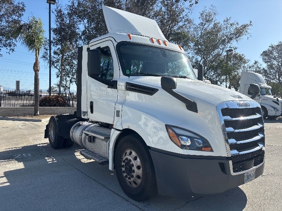 Day Cab Tractor-Heavy Duty Tractors-Freightliner-2020-T12642ST-Fontana-CA-366,591\n\t\tmiles-$ 56,750 - Image 1