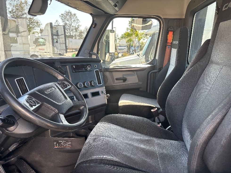 Day Cab Tractor-Heavy Duty Tractors-Freightliner-2020-T12642ST-Fontana-CA-366,591\n\t\tmiles-$ 56,750 - Image 10