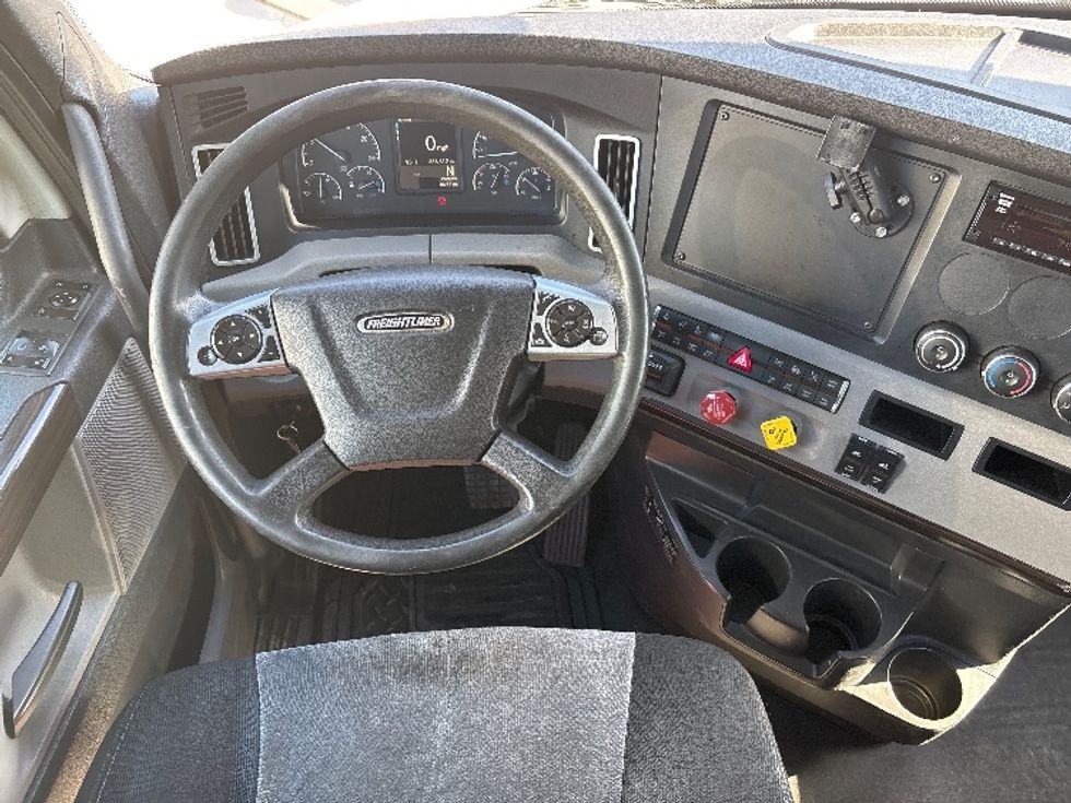 Day Cab Tractor-Heavy Duty Tractors-Freightliner-2020-T12642ST-Fontana-CA-366,591\n\t\tmiles-$ 56,750 - Image 11