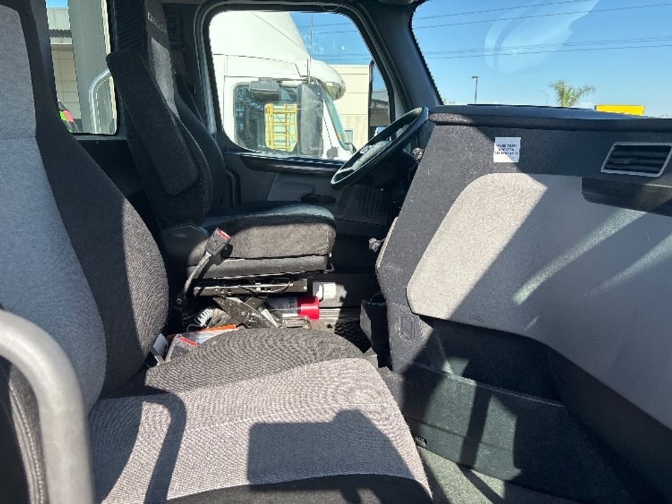 Day Cab Tractor-Heavy Duty Tractors-Freightliner-2020-T12642ST-Fontana-CA-366,591\n\t\tmiles-$ 56,750 - Image 14