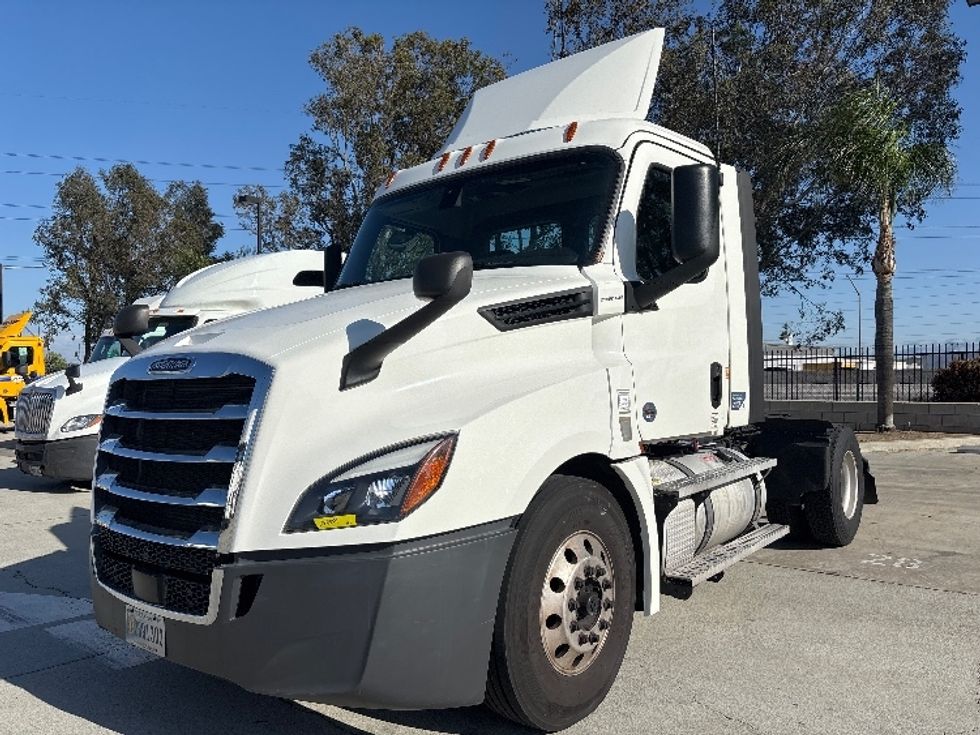 Day Cab Tractor-Heavy Duty Tractors-Freightliner-2020-T12642ST-Fontana-CA-366,591\n\t\tmiles-$ 56,750 - Image 3