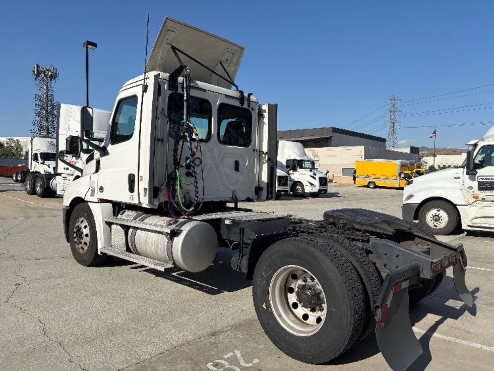 Day Cab Tractor-Heavy Duty Tractors-Freightliner-2020-T12642ST-Fontana-CA-366,591\n\t\tmiles-$ 56,750 - Image 5