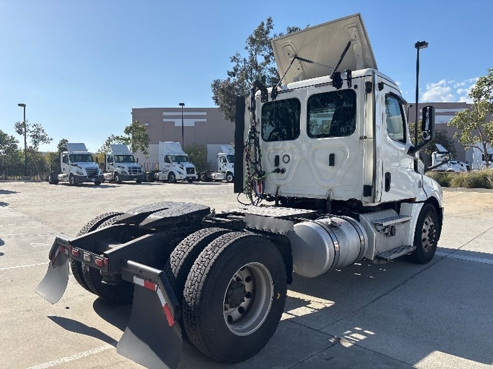 Day Cab Tractor-Heavy Duty Tractors-Freightliner-2020-T12642ST-Fontana-CA-366,591\n\t\tmiles-$ 56,750 - Image 7