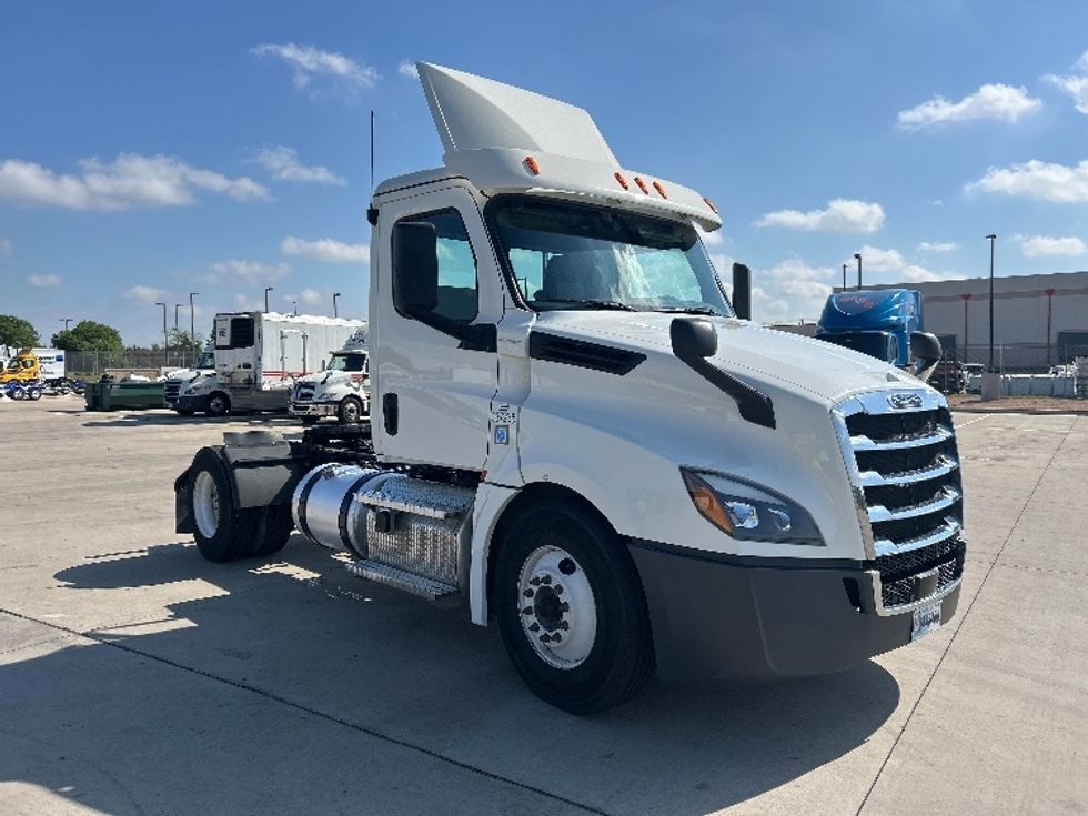 Day Cab Tractor-Heavy Duty Tractors-Freightliner-2020-T12642ST-Fort Worth-TX-194,919\n\t\tmiles-$ 53,500 - Image 1