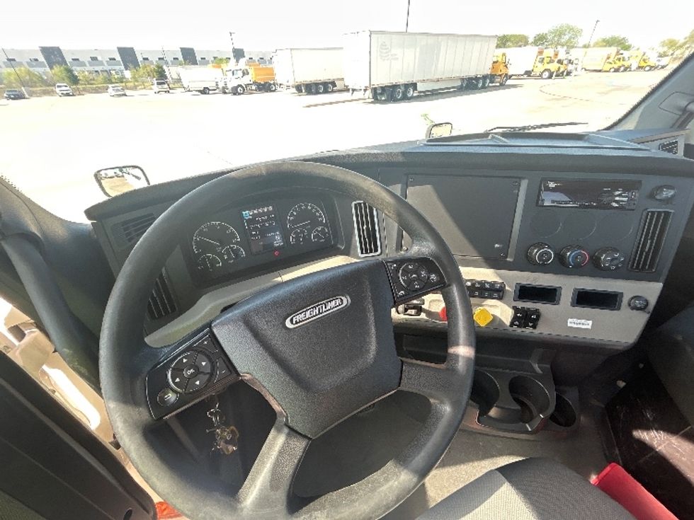 Day Cab Tractor-Heavy Duty Tractors-Freightliner-2020-T12642ST-Fort Worth-TX-194,919\n\t\tmiles-$ 53,500 - Image 11