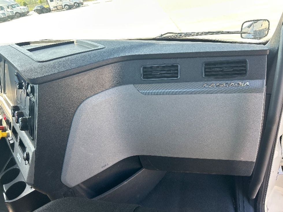 Day Cab Tractor-Heavy Duty Tractors-Freightliner-2020-T12642ST-Fort Worth-TX-194,919\n\t\tmiles-$ 53,500 - Image 13