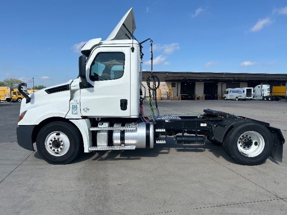 Day Cab Tractor-Heavy Duty Tractors-Freightliner-2020-T12642ST-Fort Worth-TX-194,919\n\t\tmiles-$ 53,500 - Image 4