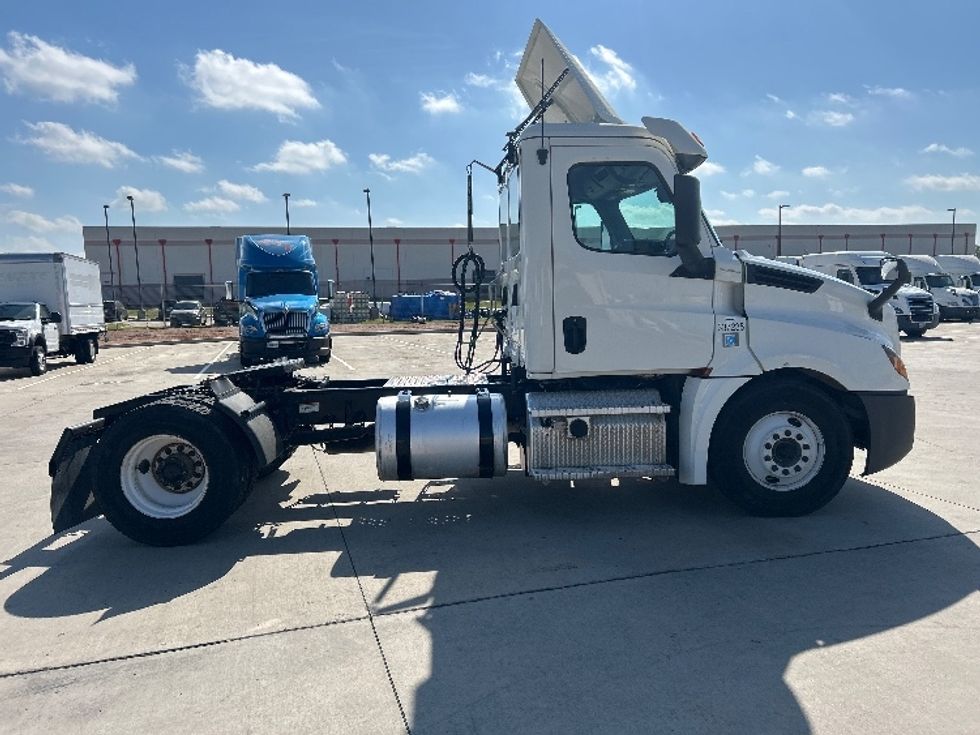 Day Cab Tractor-Heavy Duty Tractors-Freightliner-2020-T12642ST-Fort Worth-TX-194,919\n\t\tmiles-$ 53,500 - Image 8