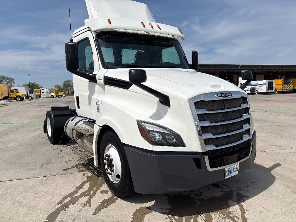 Day Cab Tractor-Heavy Duty Tractors-Freightliner-2020-T12642ST-Fort Worth-TX-200,518\n\t\tmiles-$ 53,000 - Image 1