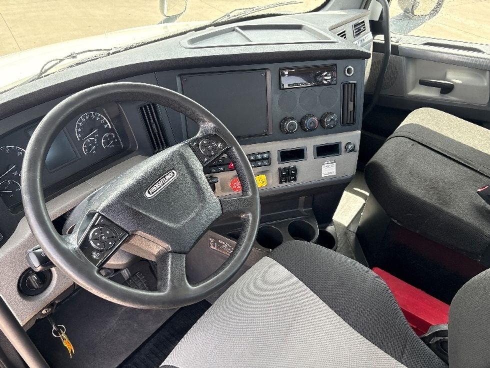 Day Cab Tractor-Heavy Duty Tractors-Freightliner-2020-T12642ST-Fort Worth-TX-200,518\n\t\tmiles-$ 53,000 - Image 10