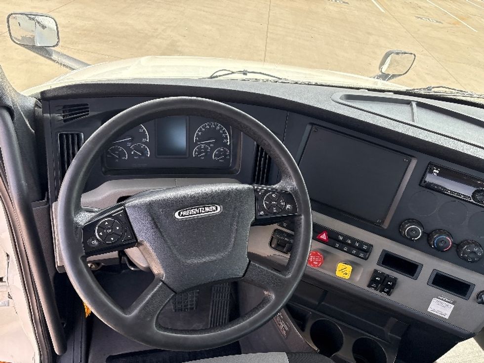 Day Cab Tractor-Heavy Duty Tractors-Freightliner-2020-T12642ST-Fort Worth-TX-200,518\n\t\tmiles-$ 53,000 - Image 11