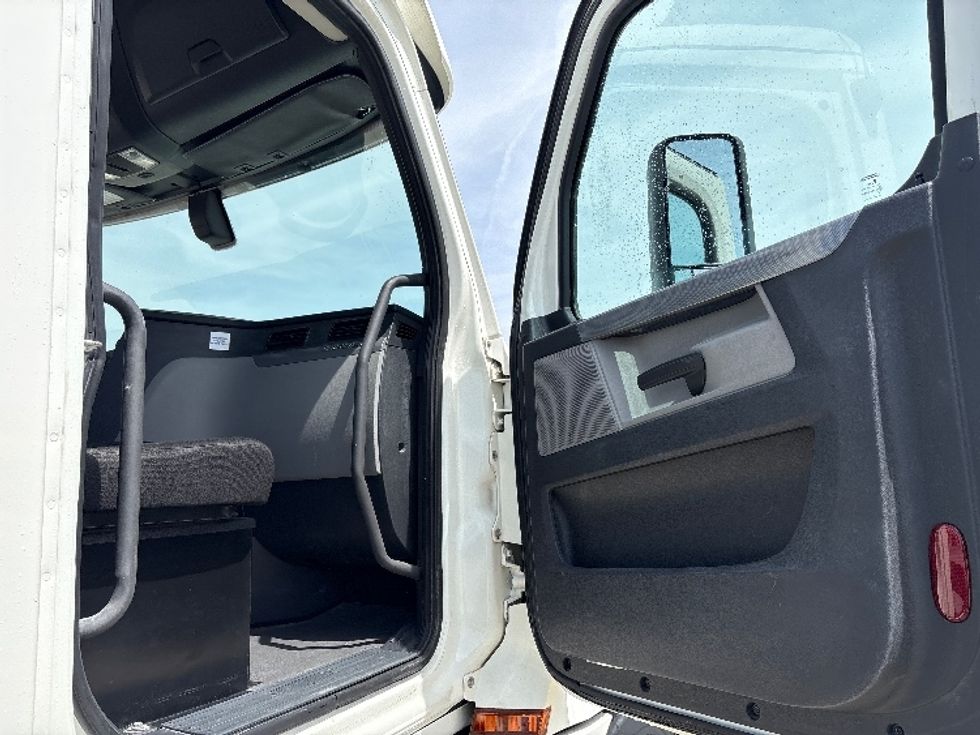 Day Cab Tractor-Heavy Duty Tractors-Freightliner-2020-T12642ST-Fort Worth-TX-200,518\n\t\tmiles-$ 53,000 - Image 12