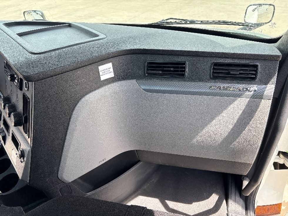 Day Cab Tractor-Heavy Duty Tractors-Freightliner-2020-T12642ST-Fort Worth-TX-200,518\n\t\tmiles-$ 53,000 - Image 13