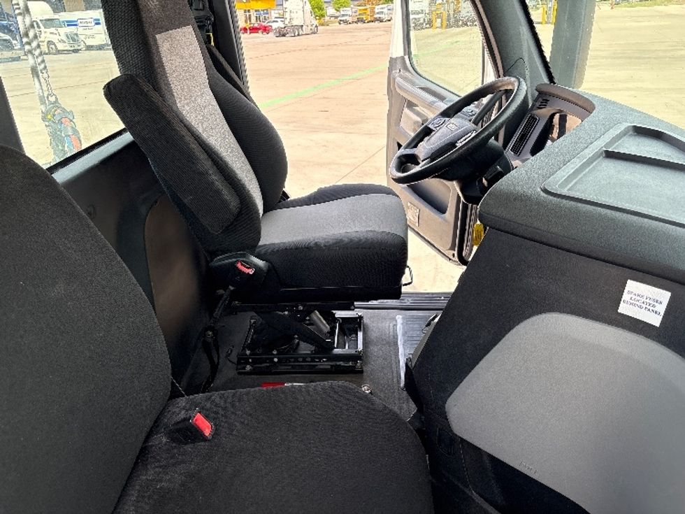 Day Cab Tractor-Heavy Duty Tractors-Freightliner-2020-T12642ST-Fort Worth-TX-200,518\n\t\tmiles-$ 53,000 - Image 14