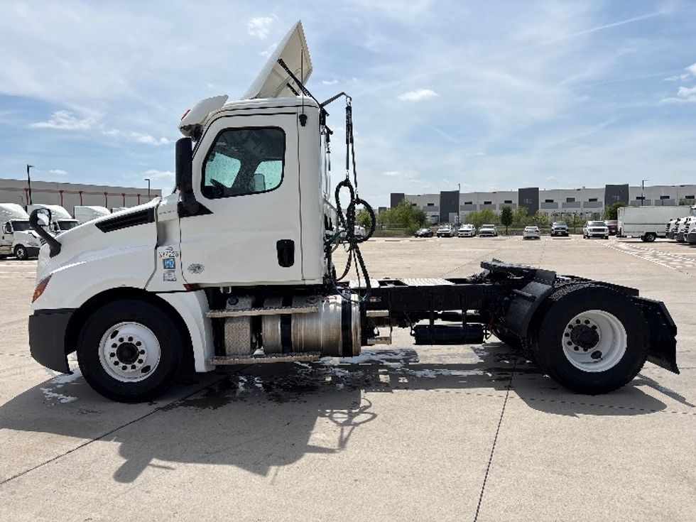 Day Cab Tractor-Heavy Duty Tractors-Freightliner-2020-T12642ST-Fort Worth-TX-200,518\n\t\tmiles-$ 53,000 - Image 4