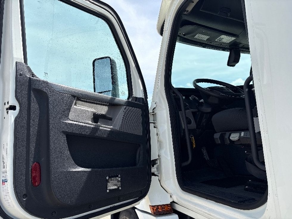 Day Cab Tractor-Heavy Duty Tractors-Freightliner-2020-T12642ST-Fort Worth-TX-200,518\n\t\tmiles-$ 53,000 - Image 9