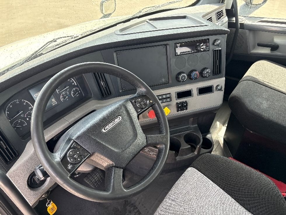 Day Cab Tractor-Heavy Duty Tractors-Freightliner-2020-T12642ST-Fort Worth-TX-215,581\n\t\tmiles-$ 51,250 - Image 10