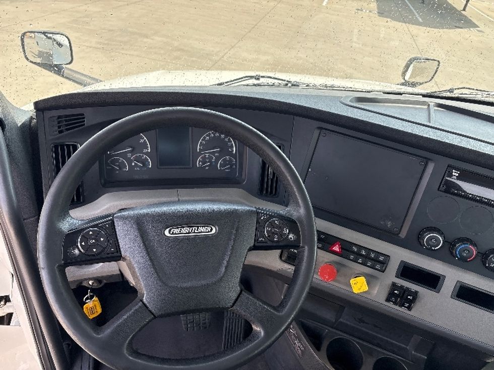 Day Cab Tractor-Heavy Duty Tractors-Freightliner-2020-T12642ST-Fort Worth-TX-215,581\n\t\tmiles-$ 51,250 - Image 11