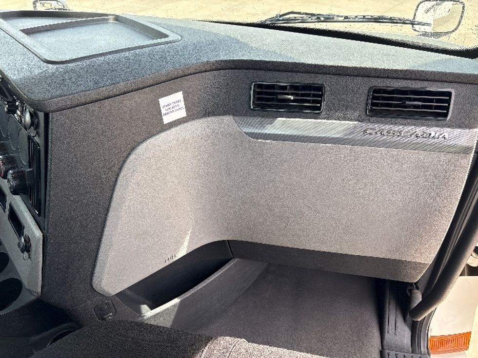 Day Cab Tractor-Heavy Duty Tractors-Freightliner-2020-T12642ST-Fort Worth-TX-215,581\n\t\tmiles-$ 51,250 - Image 13