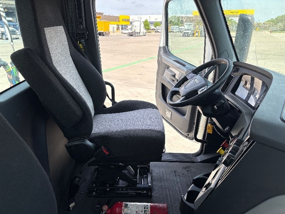 Day Cab Tractor-Heavy Duty Tractors-Freightliner-2020-T12642ST-Fort Worth-TX-215,581\n\t\tmiles-$ 51,250 - Image 14