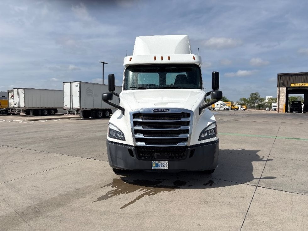 Day Cab Tractor-Heavy Duty Tractors-Freightliner-2020-T12642ST-Fort Worth-TX-215,581\n\t\tmiles-$ 51,250 - Image 2