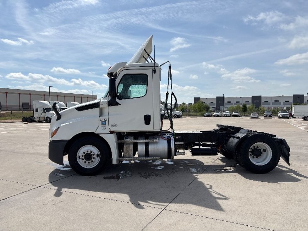 Day Cab Tractor-Heavy Duty Tractors-Freightliner-2020-T12642ST-Fort Worth-TX-215,581\n\t\tmiles-$ 51,250 - Image 4