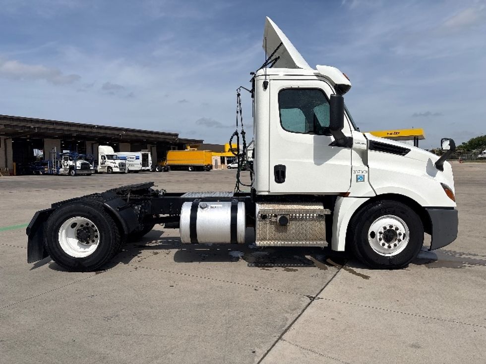 Day Cab Tractor-Heavy Duty Tractors-Freightliner-2020-T12642ST-Fort Worth-TX-215,581\n\t\tmiles-$ 51,250 - Image 8