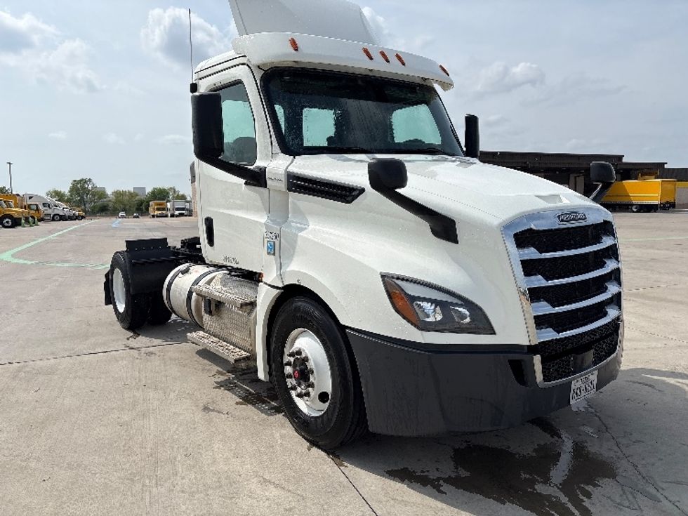 Day Cab Tractor-Heavy Duty Tractors-Freightliner-2020-T12642ST-Fort Worth-TX-221,022\n\t\tmiles-$ 54,750 - Image 1