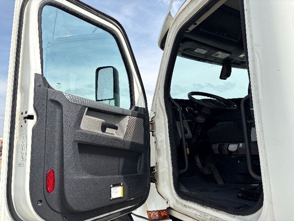 Day Cab Tractor-Heavy Duty Tractors-Freightliner-2020-T12642ST-Fort Worth-TX-221,022\n\t\tmiles-$ 54,750 - Image 9