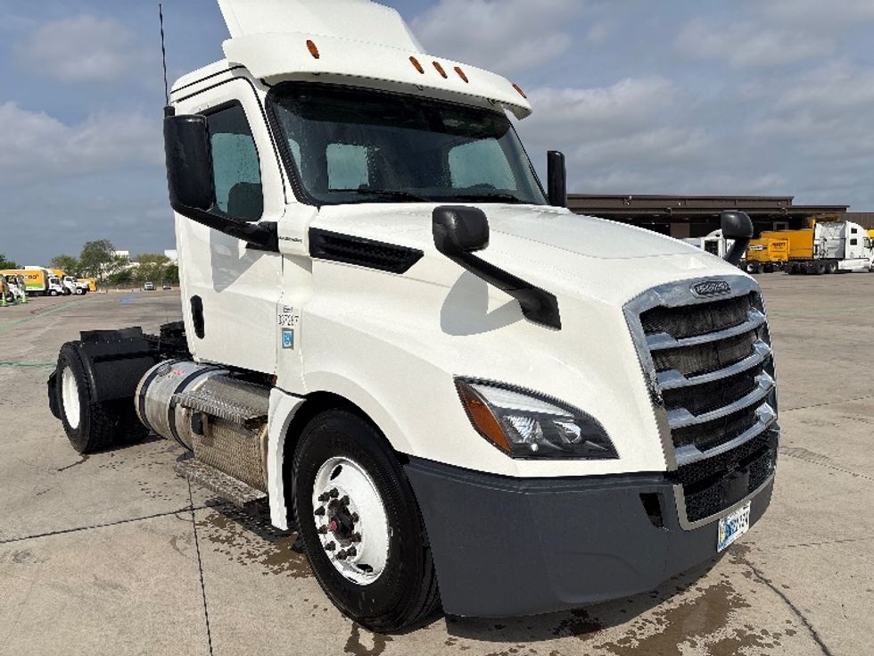 Day Cab Tractor-Heavy Duty Tractors-Freightliner-2020-T12642ST-Fort Worth-TX-267,317\n\t\tmiles-$ 49,500 - Image 1