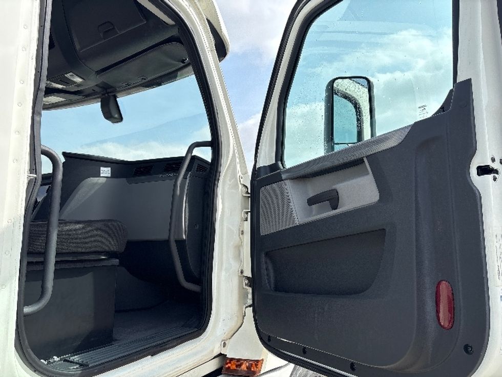 Day Cab Tractor-Heavy Duty Tractors-Freightliner-2020-T12642ST-Fort Worth-TX-267,317\n\t\tmiles-$ 49,500 - Image 12