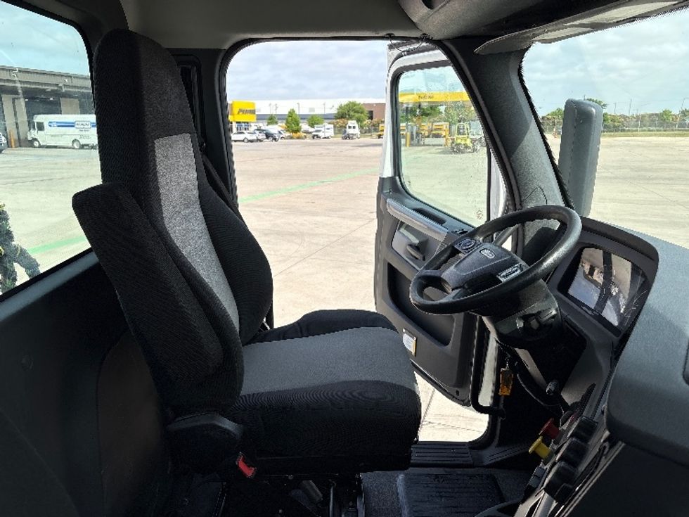 Day Cab Tractor-Heavy Duty Tractors-Freightliner-2020-T12642ST-Fort Worth-TX-267,317\n\t\tmiles-$ 49,500 - Image 14