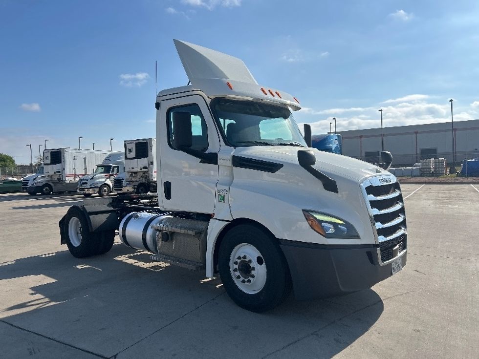 Day Cab Tractor-Heavy Duty Tractors-Freightliner-2020-T12642ST-Fort Worth-TX-269,614\n\t\tmiles-$ 49,250 - Image 1