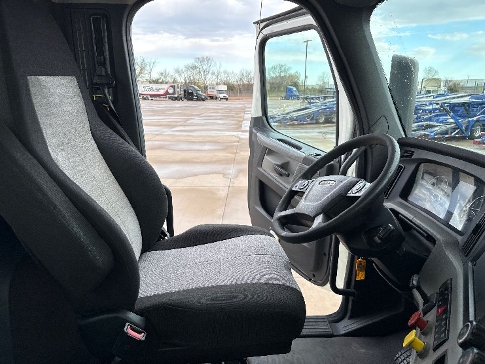 Day Cab Tractor-Heavy Duty Tractors-Freightliner-2020-T12642ST-Fort Worth-TX-269,614\n\t\tmiles-$ 49,250 - Image 14